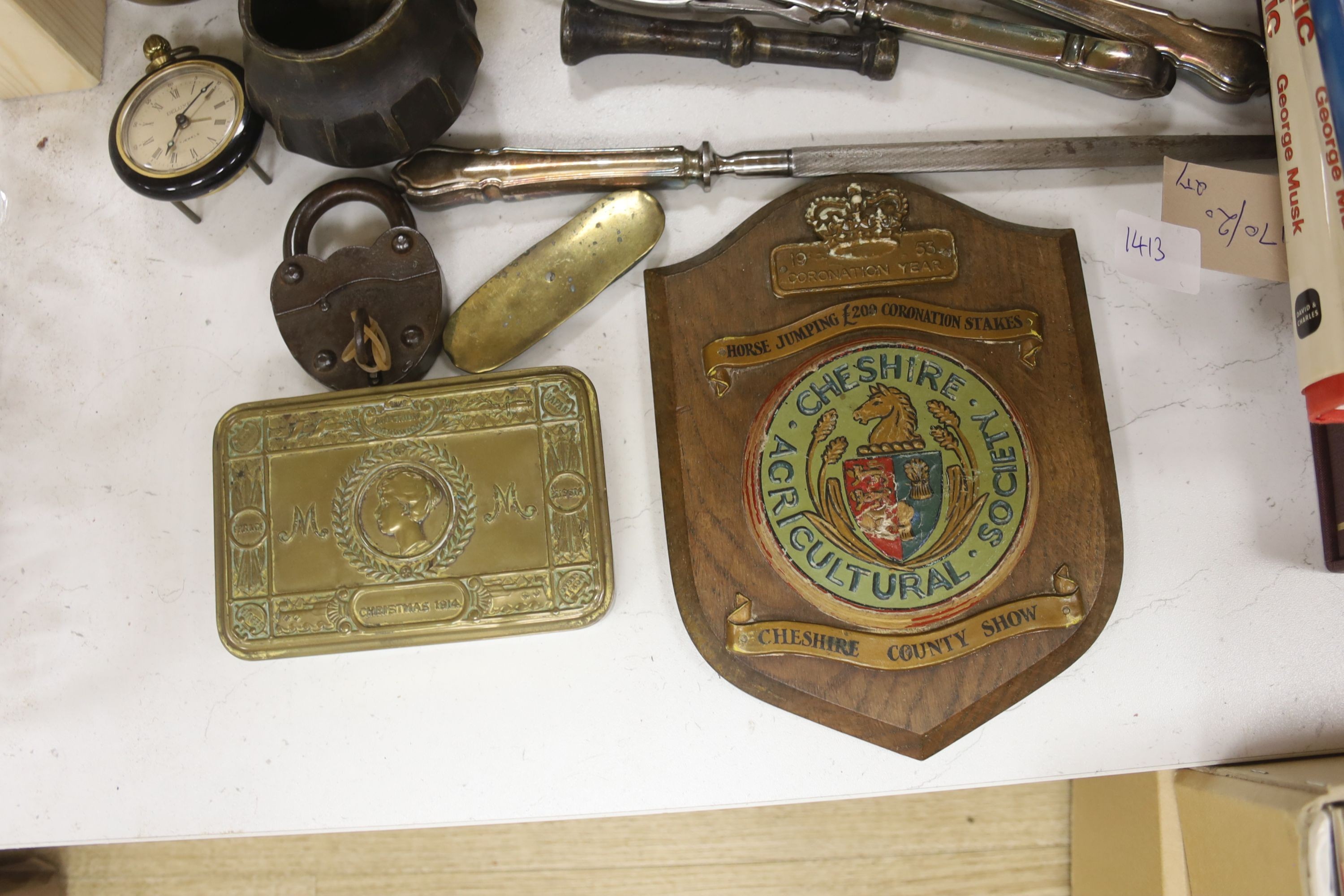 A Victorian brass spit guard, a brass railway lamp, a brass inkwell, a Queen Mary Christmas 1914 cigarette tin, a padlock, etc